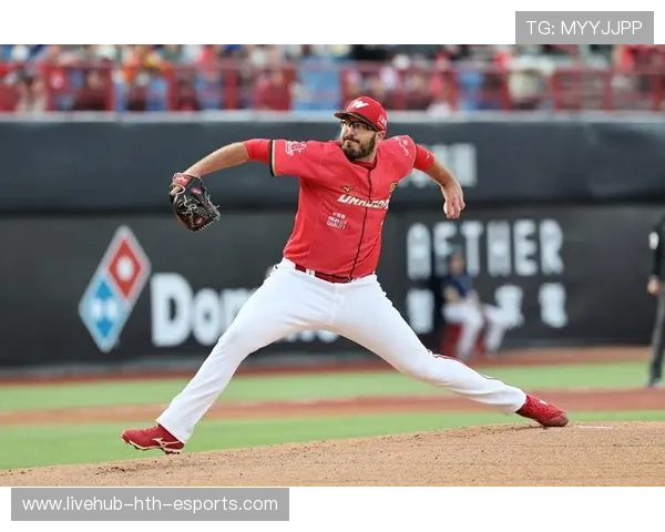 棒球救援投手神勇，锁死胜局时刻